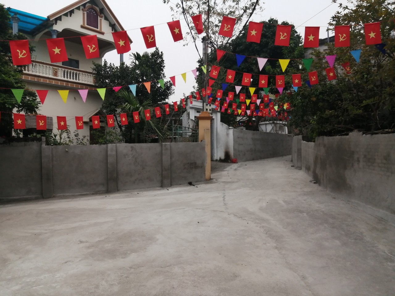 NHÂN DÂN XÓM HOÀ BÌNH TÍCH CỰC TRONG PHONG TRÀO SÁNG, XANH, SẠCH, ĐẸP, AN TOÀN